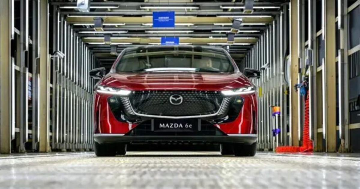 La première Mazda 6e de série à l'usine Changan-Mazda en Chine.