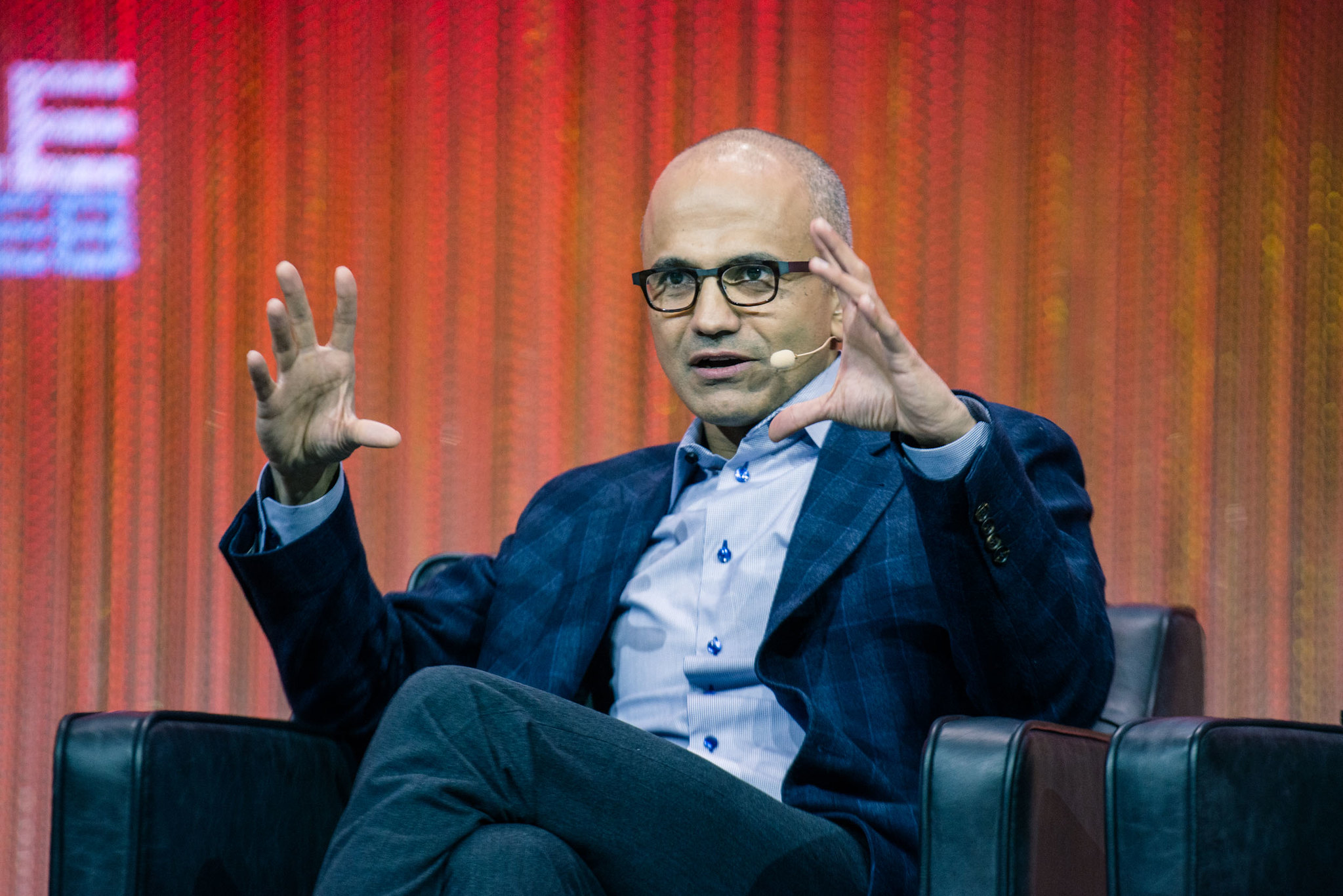 Le directeur de Microsoft exhorte les entreprises et les autorités à coopérer pour créer une IA sûre Le directeur de Microsoft exhorte les entreprises et les autorités à coopérer pour créer une IA sûre