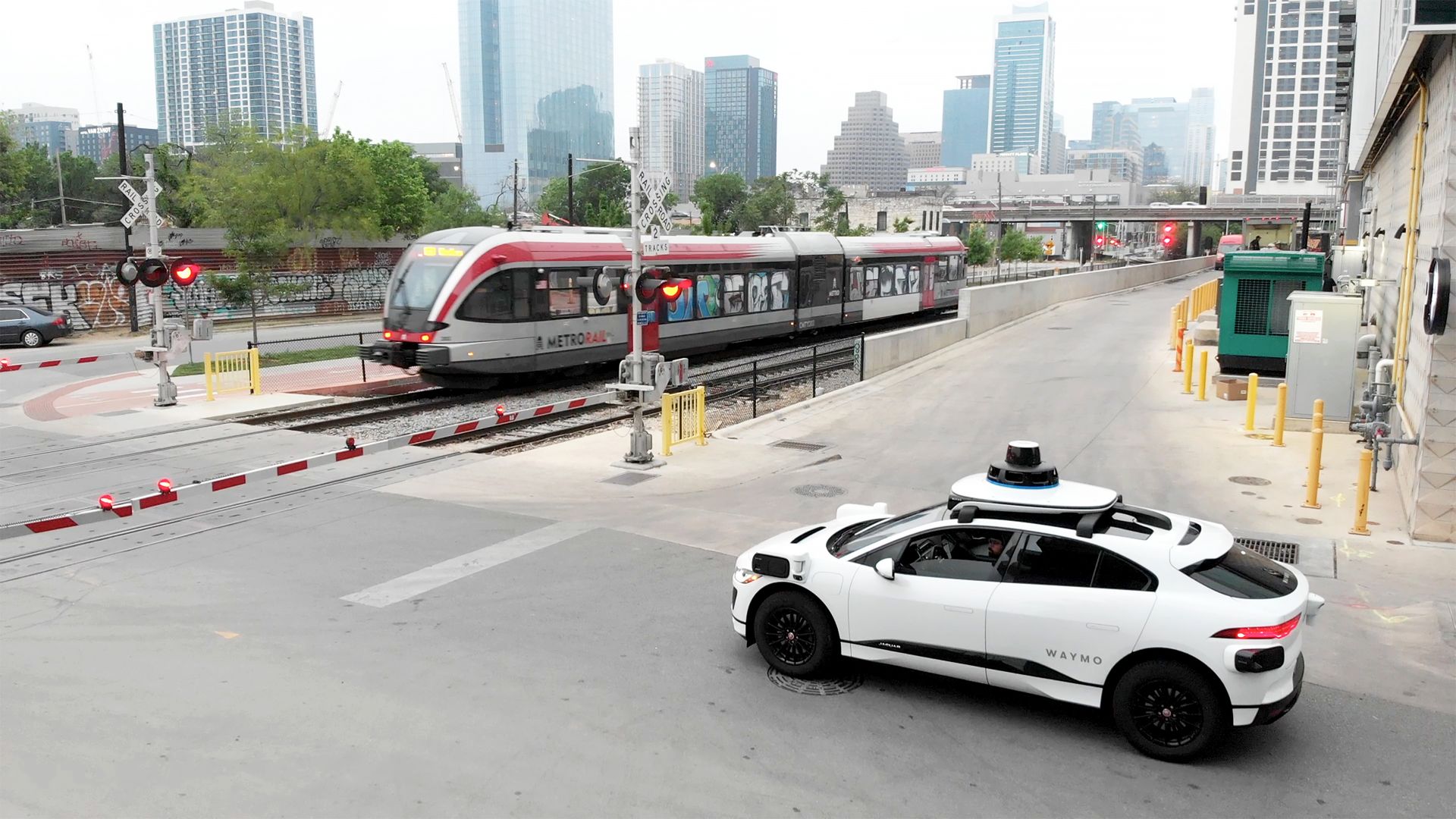 Waymo lancera un service commercial de robotaxi à Austin d'ici la fin de l'année.