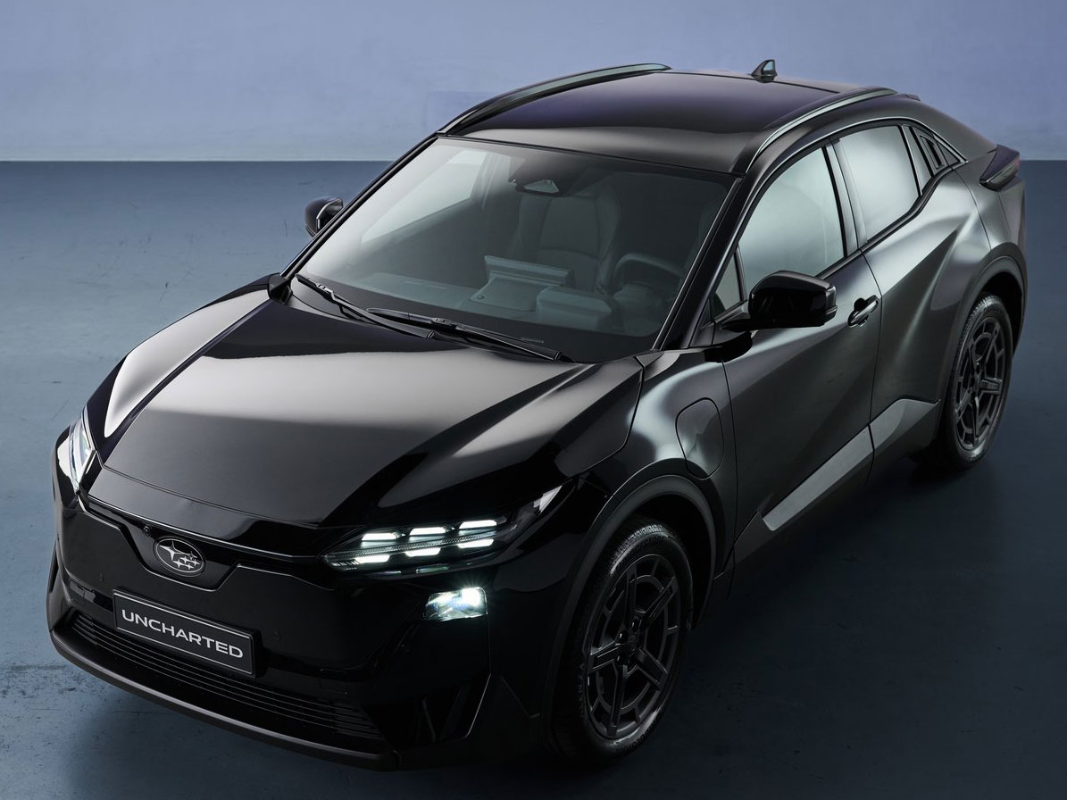 Subaru Uncharted contre le paysage naturel Subaru Uncharted contre le paysage naturel