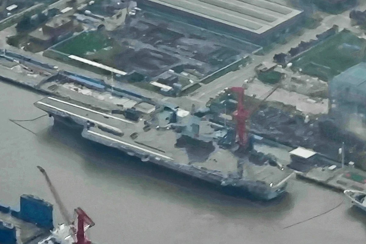 En 2025, la Chine mettra en service le porte-avions Fujian, le plus avancé, équipé de catapultes électromagnétiques pour les chasseurs J-35 de cinquième génération.-7