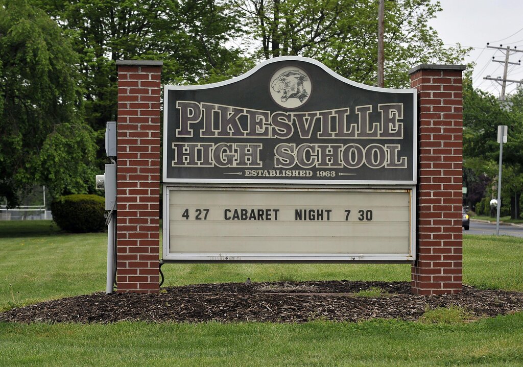 Un enseignant arrêté aux États-Unis pour avoir créé un faux raciste sur le directeur de l'école à l'aide de l'IA Un enseignant arrêté aux États-Unis pour avoir créé un faux raciste sur le directeur de l'école à l'aide de l'IA