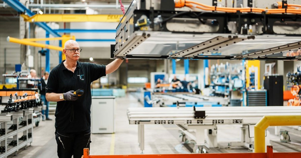 Illustration : Daimler Truck Reconditionnement de batterie dans l'installation Mercedes-Benz