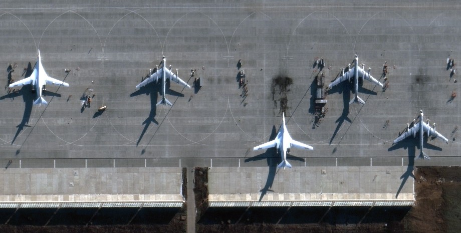 L'Ukraine a officiellement confirmé l'utilisation de drones Tu-141 pour cibler les bombardiers nucléaires Tu-95MS et Tu-22M3 sur le territoire russe.-2