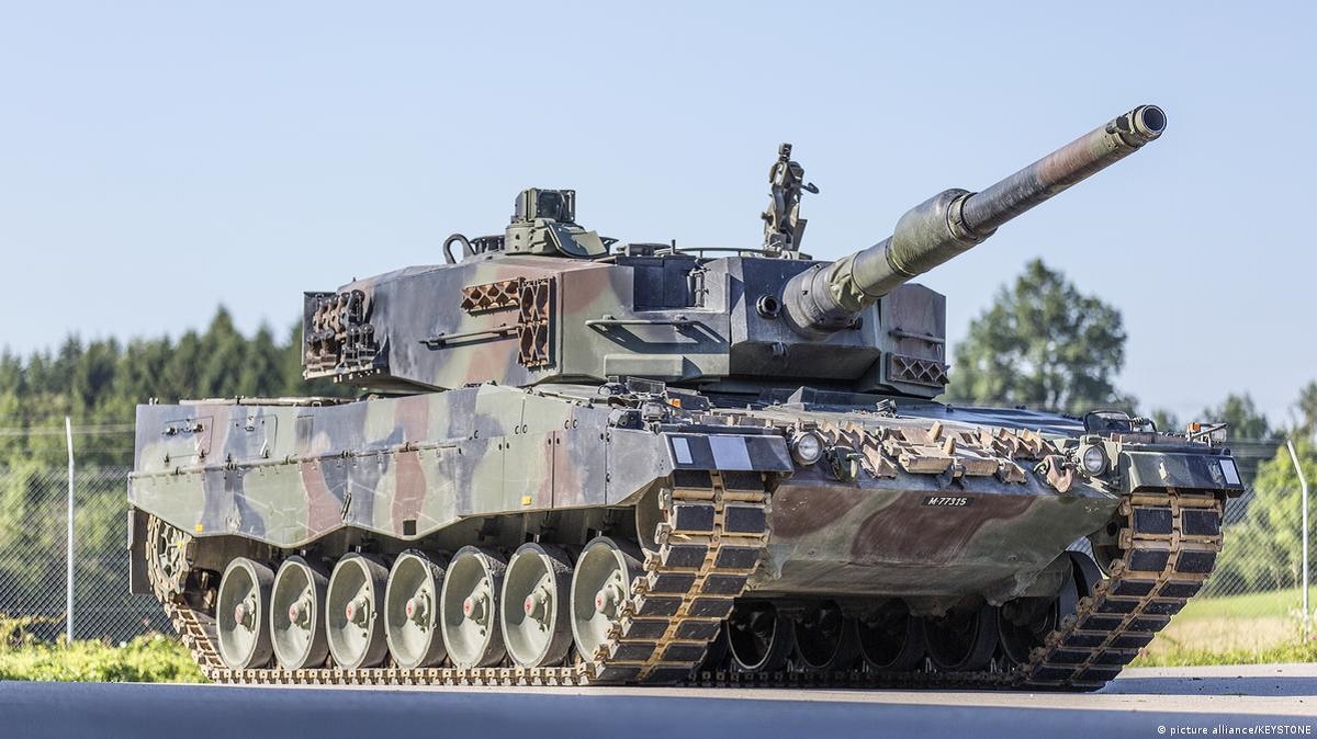 Le Parlement suisse a autorisé la livraison d'armes et de munitions à l'Ukraine. Les alliés peuvent désormais fournir davantage d'aide pour repousser l'agression russe.