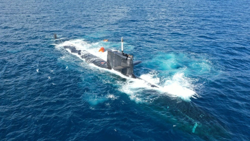 Le nouveau sous-marin espagnol Isaac Peral a plongé pour la première fois à une profondeur maximale de 460 mètres. Le nouveau sous-marin espagnol Isaac Peral a plongé pour la première fois à une profondeur maximale de 460 mètres.