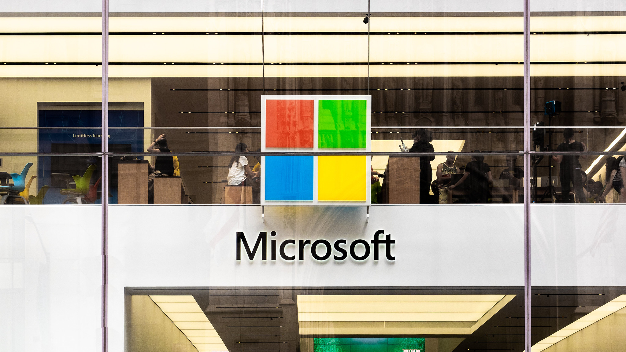 La Commission européenne examine de plus près le partenariat entre Microsoft et la startup française Mistral AI. La Commission européenne examine de plus près le partenariat entre Microsoft et la startup française Mistral AI.
