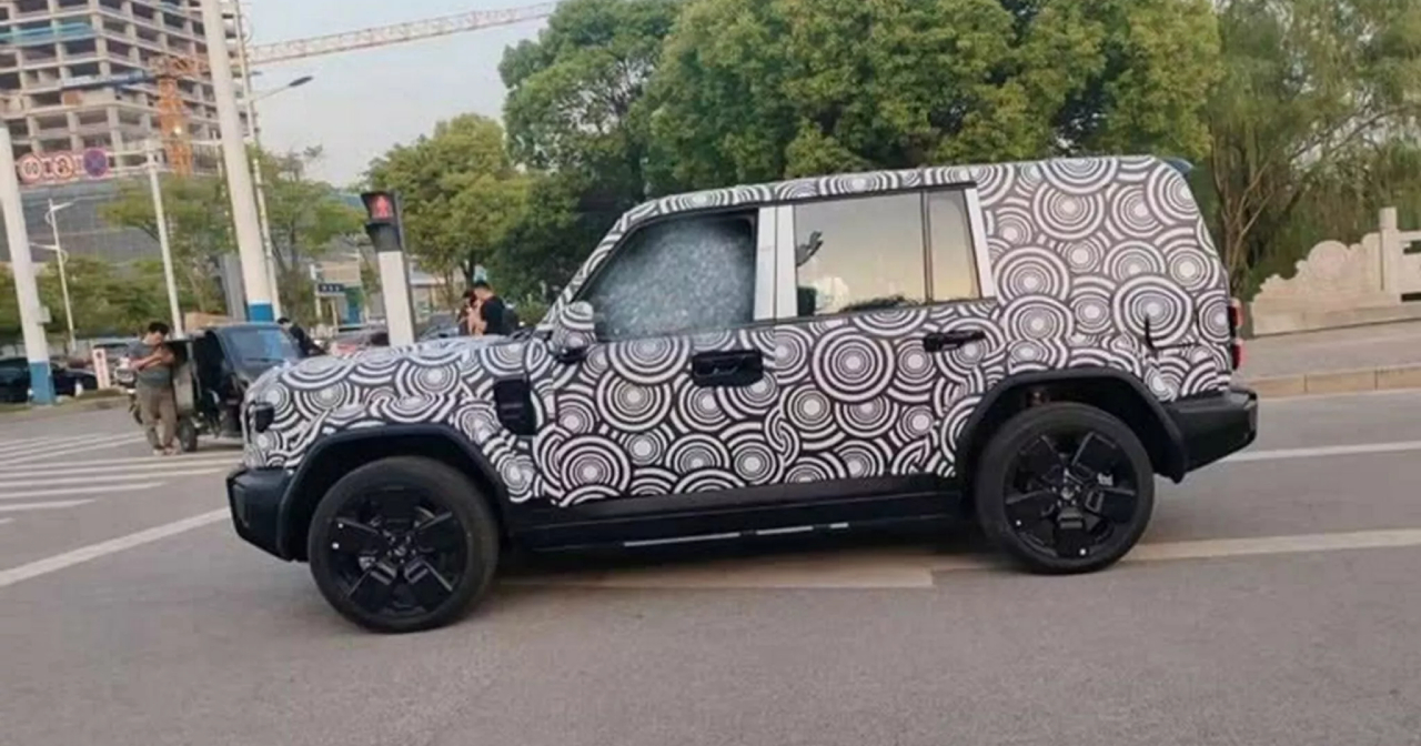 Vue arrière du SUV iCar