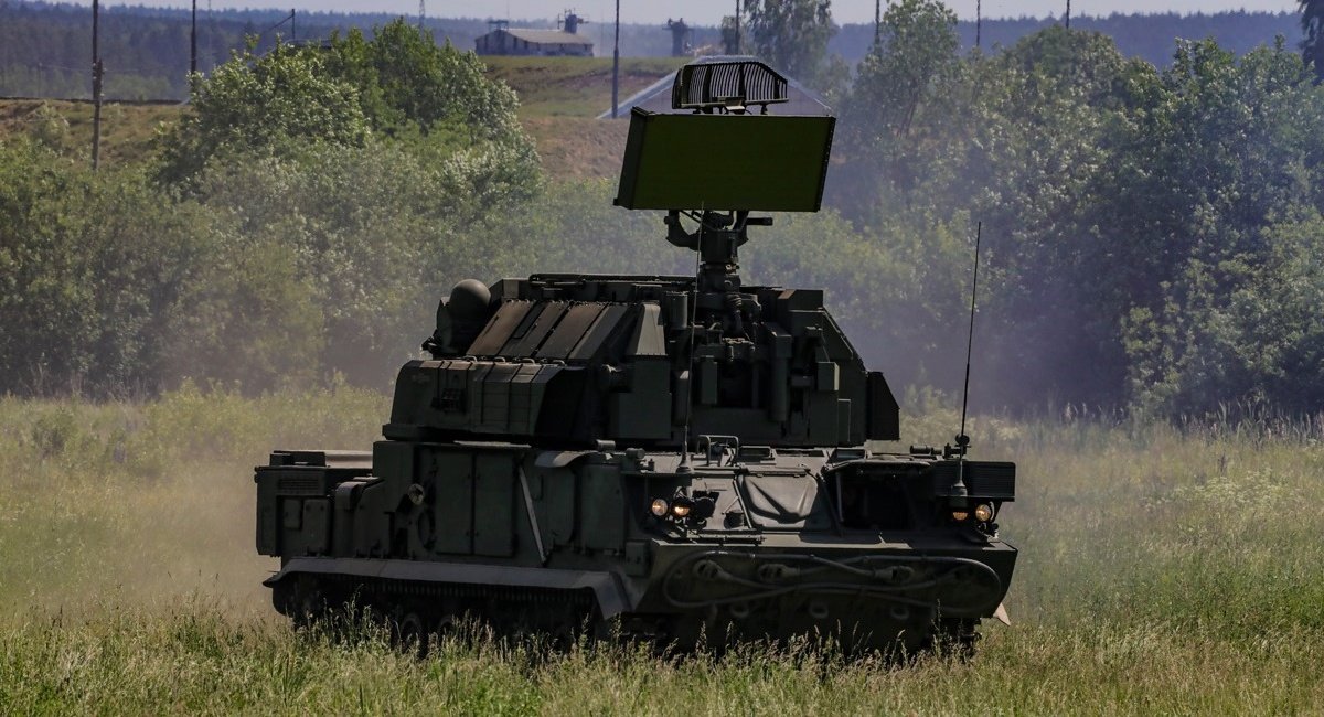 Un drone FPV à 500 dollars a heurté le système russe Tor-M1, d'une valeur de 25 millions de dollars, conçu pour contrer les F-15 Eagle, A-10 Thunderbolt II et AH-64 Apache. Un drone FPV à 500 dollars a heurté le système russe Tor-M1, d'une valeur de 25 millions de dollars, conçu pour contrer les F-15 Eagle, A-10 Thunderbolt II et AH-64 Apache.