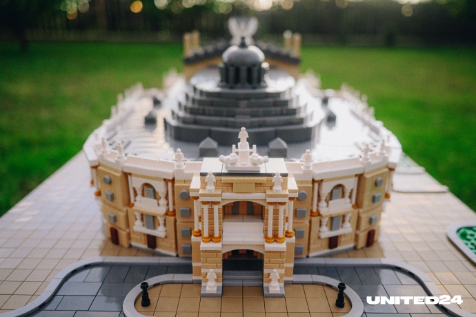Lego Creators, en collaboration avec la plateforme United24, a présenté des ensembles exclusifs consacrés aux principaux monuments architecturaux de l'Ukraine.-2 Lego Creators, en collaboration avec la plateforme United24, a présenté des ensembles exclusifs consacrés aux principaux monuments architecturaux de l'Ukraine.-2
