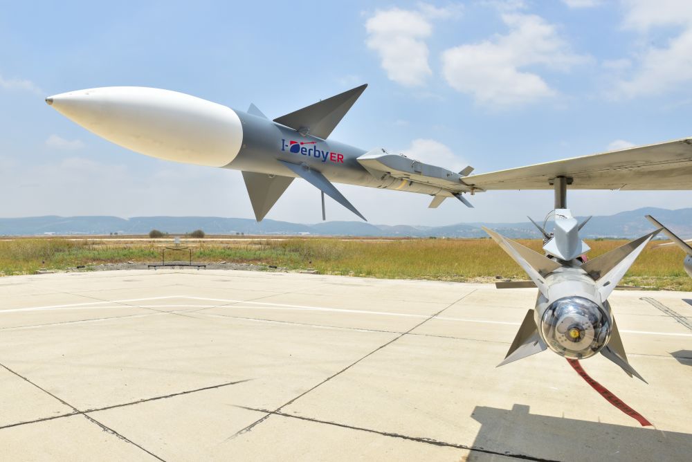 La République tchèque achètera 48 missiles israéliens I-Derby ER d'une valeur de 120 millions de dollars pour des opérations aériennes. La République tchèque achètera 48 missiles israéliens I-Derby ER d'une valeur de 120 millions de dollars pour des opérations aériennes.