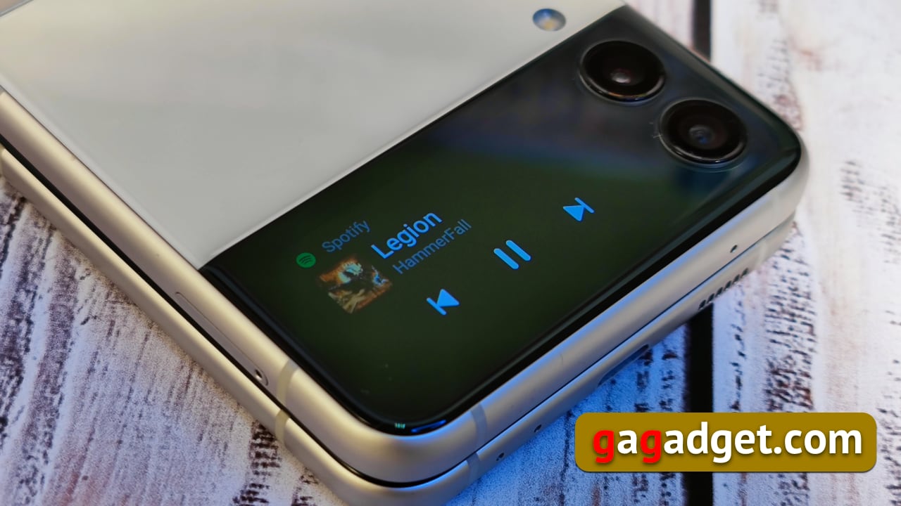 Une touche d'avenir : 10 choses qui rendent le Samsung Z Flip 3 différent du Z Flip-5