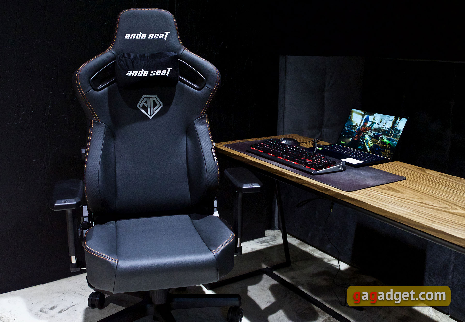 Trône pour le jeu : un examen du Anda Seat Kaiser 3 XL-4 Trône pour le jeu : un examen du Anda Seat Kaiser 3 XL-4