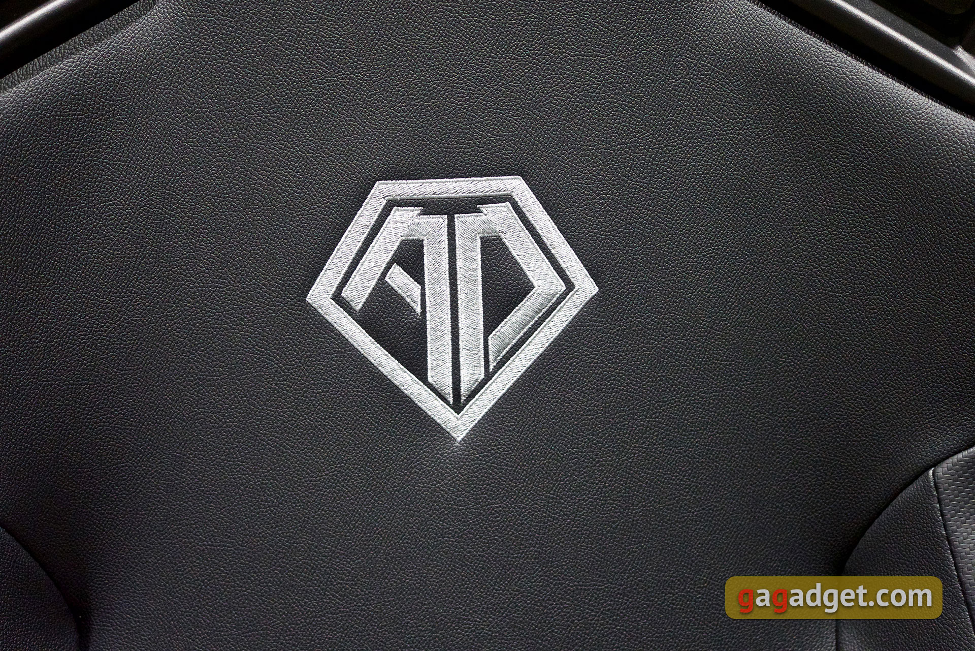 Trône pour le jeu : un examen du Anda Seat Kaiser 3 XL-16 Trône pour le jeu : un examen du Anda Seat Kaiser 3 XL-16