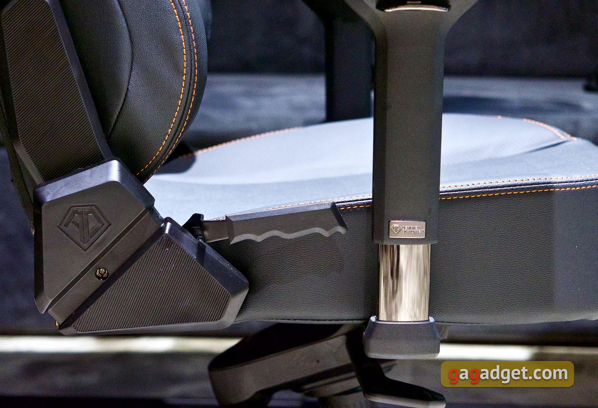 Trône pour le jeu : un examen du Anda Seat Kaiser 3 XL-27 Trône pour le jeu : un examen du Anda Seat Kaiser 3 XL-27