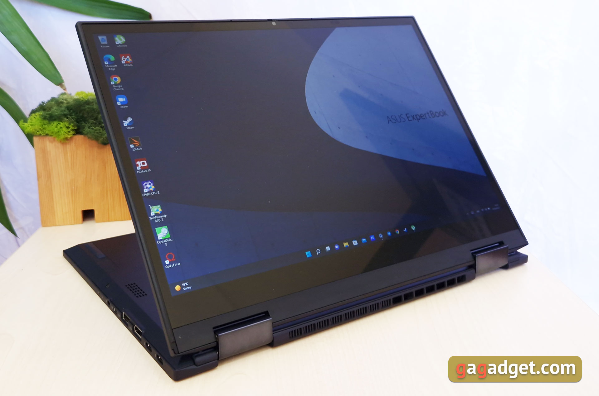 Test du ASUS ExpertBook B7 Flip (B7402FEA): un ordinateur portable d'entreprise phare avec un boîtier robuste-28