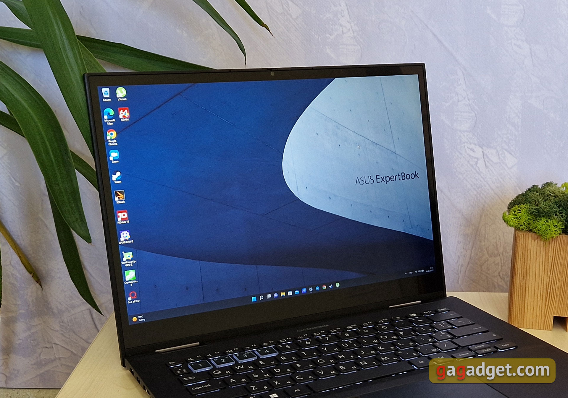 Test du ASUS ExpertBook B7 Flip (B7402FEA): un ordinateur portable d'entreprise phare avec un boîtier robuste-38
