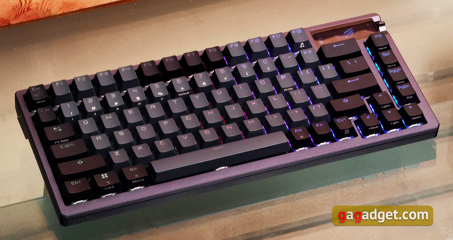 ASUS ROG Azoth : un clavier mécanique sans compromis pour les joueurs, comme vous ne vous y attendez pas-10 ASUS ROG Azoth : un clavier mécanique sans compromis pour les joueurs, comme vous ne vous y attendez pas-10