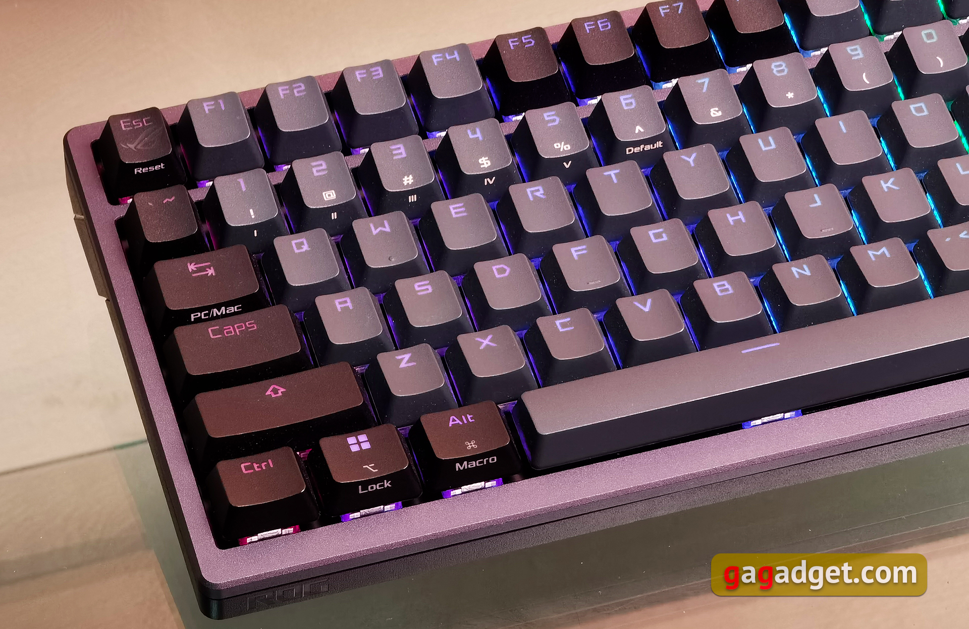 ASUS ROG Azoth : un clavier mécanique sans compromis pour les joueurs, comme vous ne vous y attendez pas-16 ASUS ROG Azoth : un clavier mécanique sans compromis pour les joueurs, comme vous ne vous y attendez pas-16