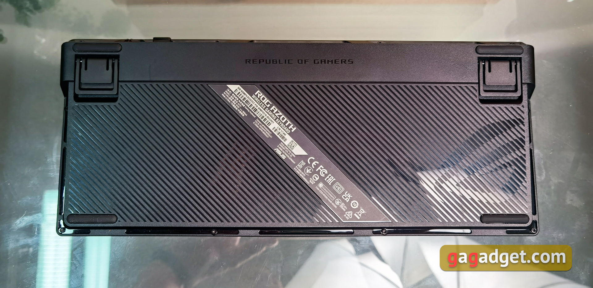 ASUS ROG Azoth : un clavier mécanique sans compromis pour les joueurs, comme vous ne vous y attendez pas-22 ASUS ROG Azoth : un clavier mécanique sans compromis pour les joueurs, comme vous ne vous y attendez pas-22