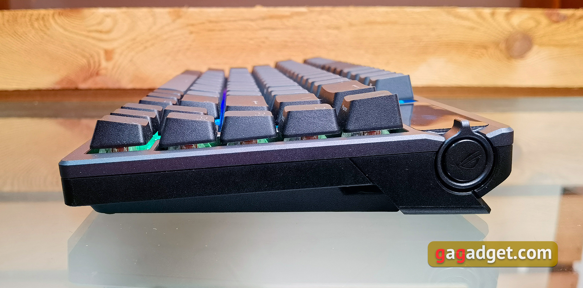ASUS ROG Azoth : un clavier mécanique sans compromis pour les joueurs, comme vous ne vous y attendez pas-30 ASUS ROG Azoth : un clavier mécanique sans compromis pour les joueurs, comme vous ne vous y attendez pas-30