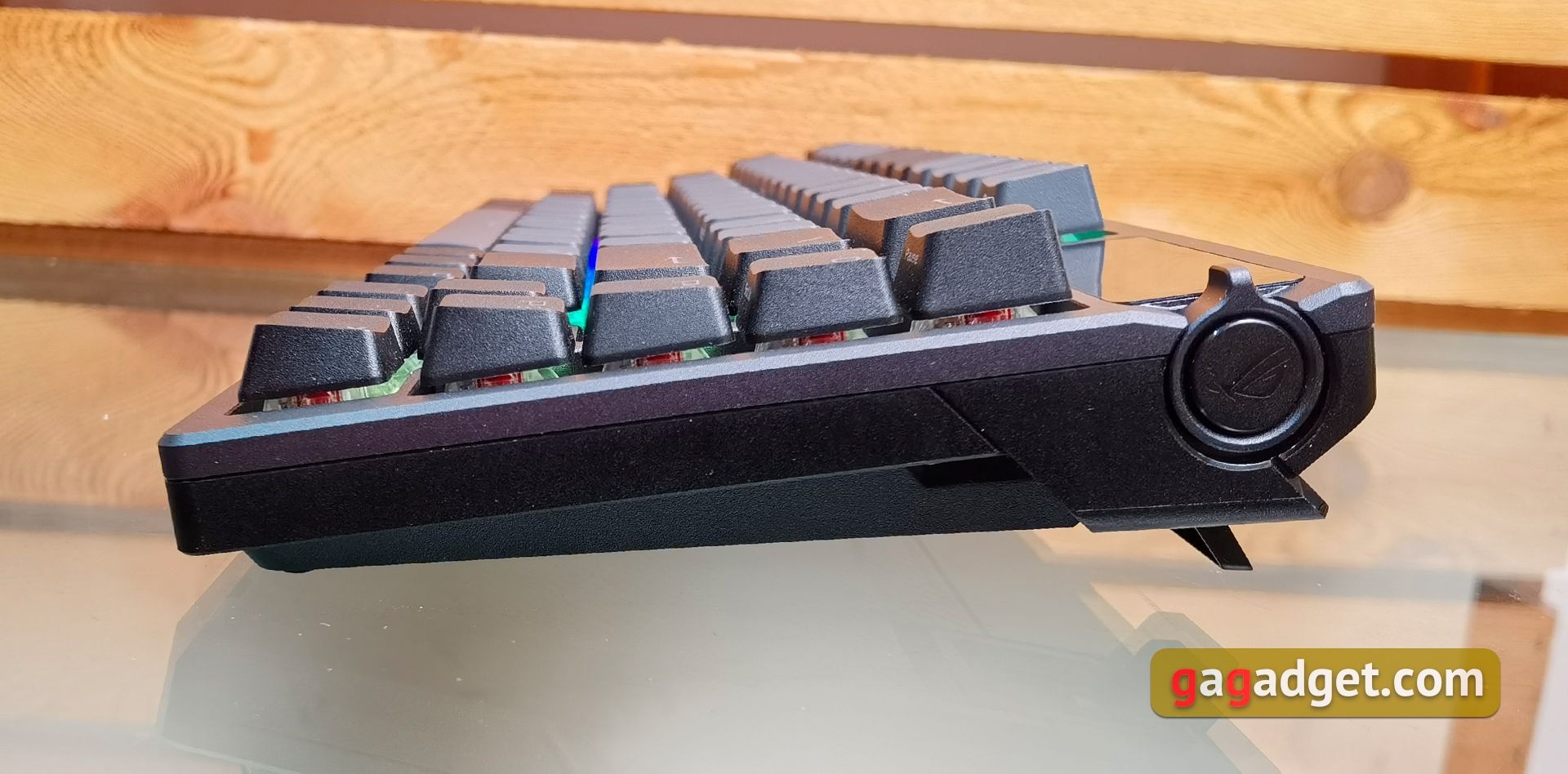 ASUS ROG Azoth : un clavier mécanique sans compromis pour les joueurs, comme vous ne vous y attendez pas-31 ASUS ROG Azoth : un clavier mécanique sans compromis pour les joueurs, comme vous ne vous y attendez pas-31