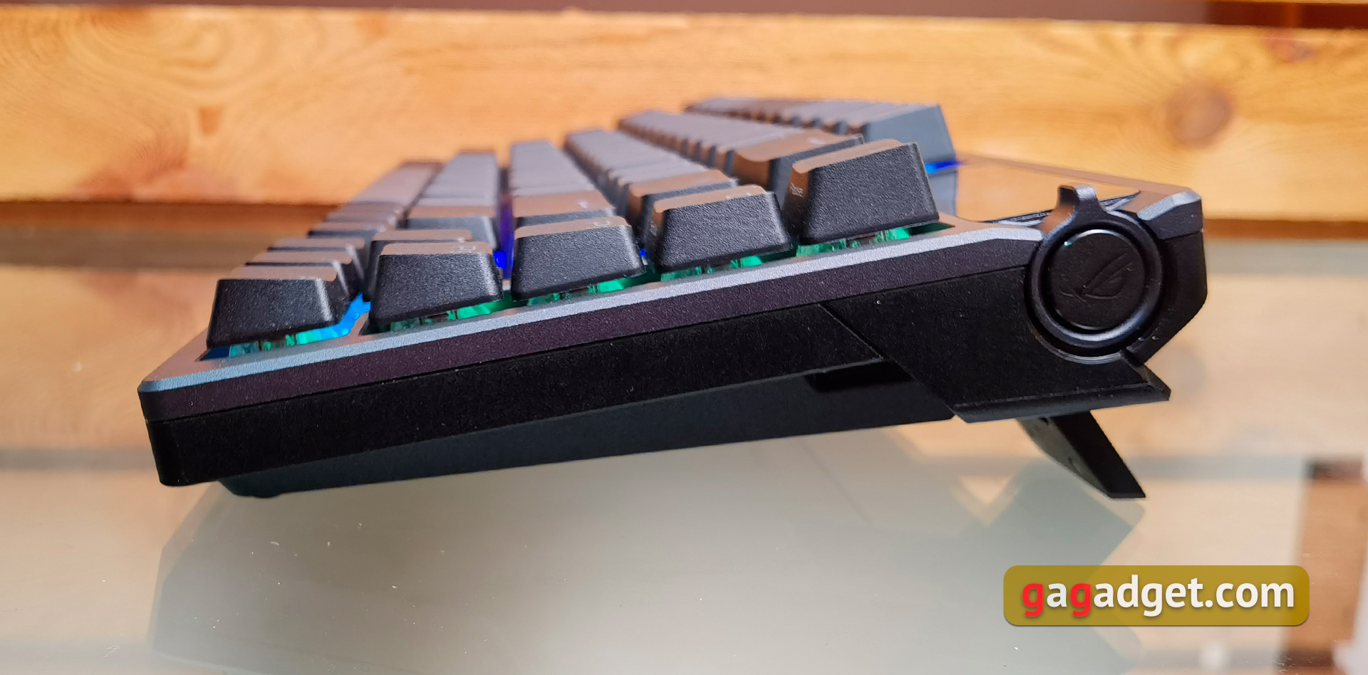 ASUS ROG Azoth : un clavier mécanique sans compromis pour les joueurs, comme vous ne vous y attendez pas-32 ASUS ROG Azoth : un clavier mécanique sans compromis pour les joueurs, comme vous ne vous y attendez pas-32