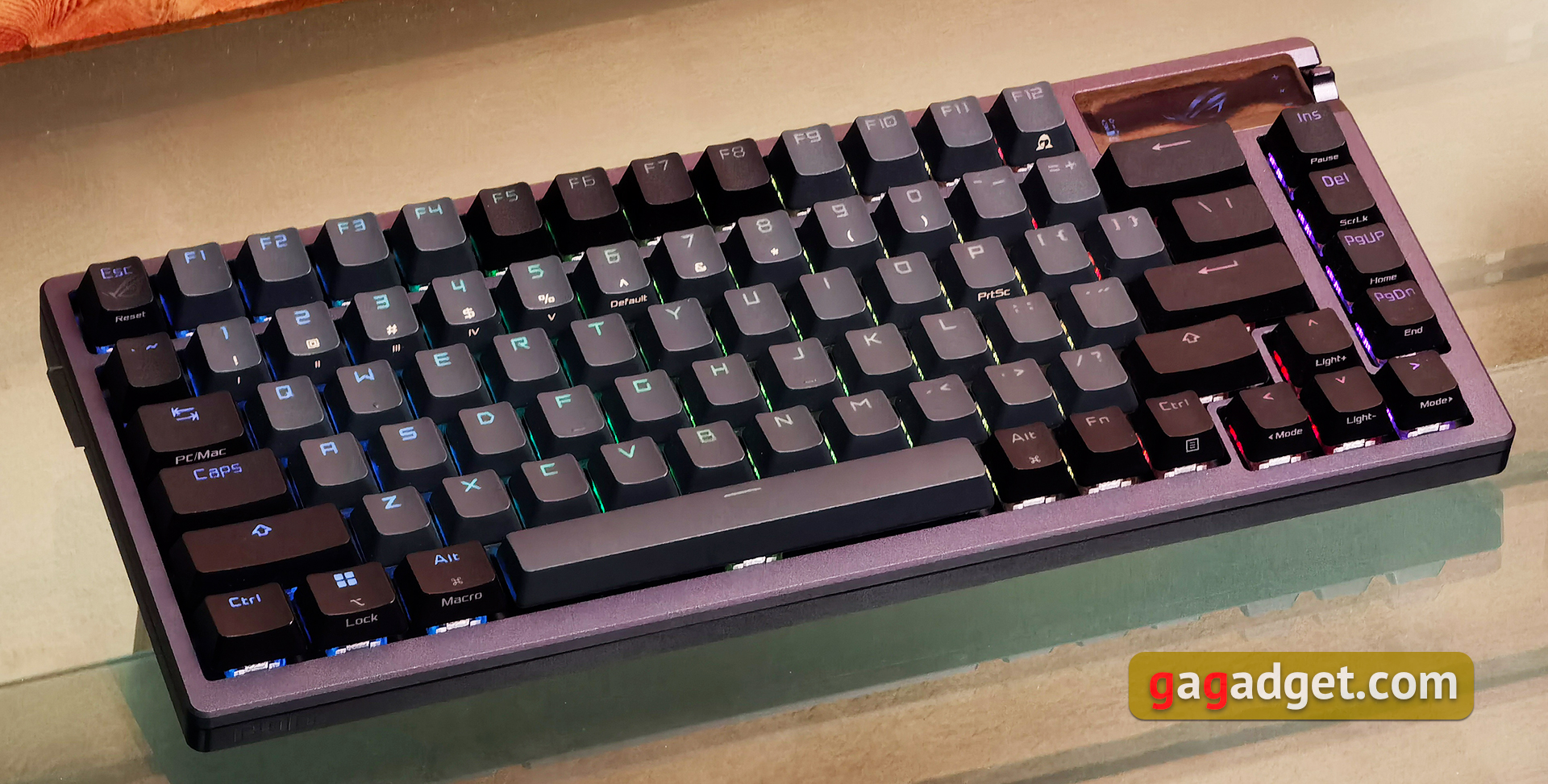 ASUS ROG Azoth : un clavier mécanique sans compromis pour les joueurs, comme vous ne vous y attendez pas-52 ASUS ROG Azoth : un clavier mécanique sans compromis pour les joueurs, comme vous ne vous y attendez pas-52
