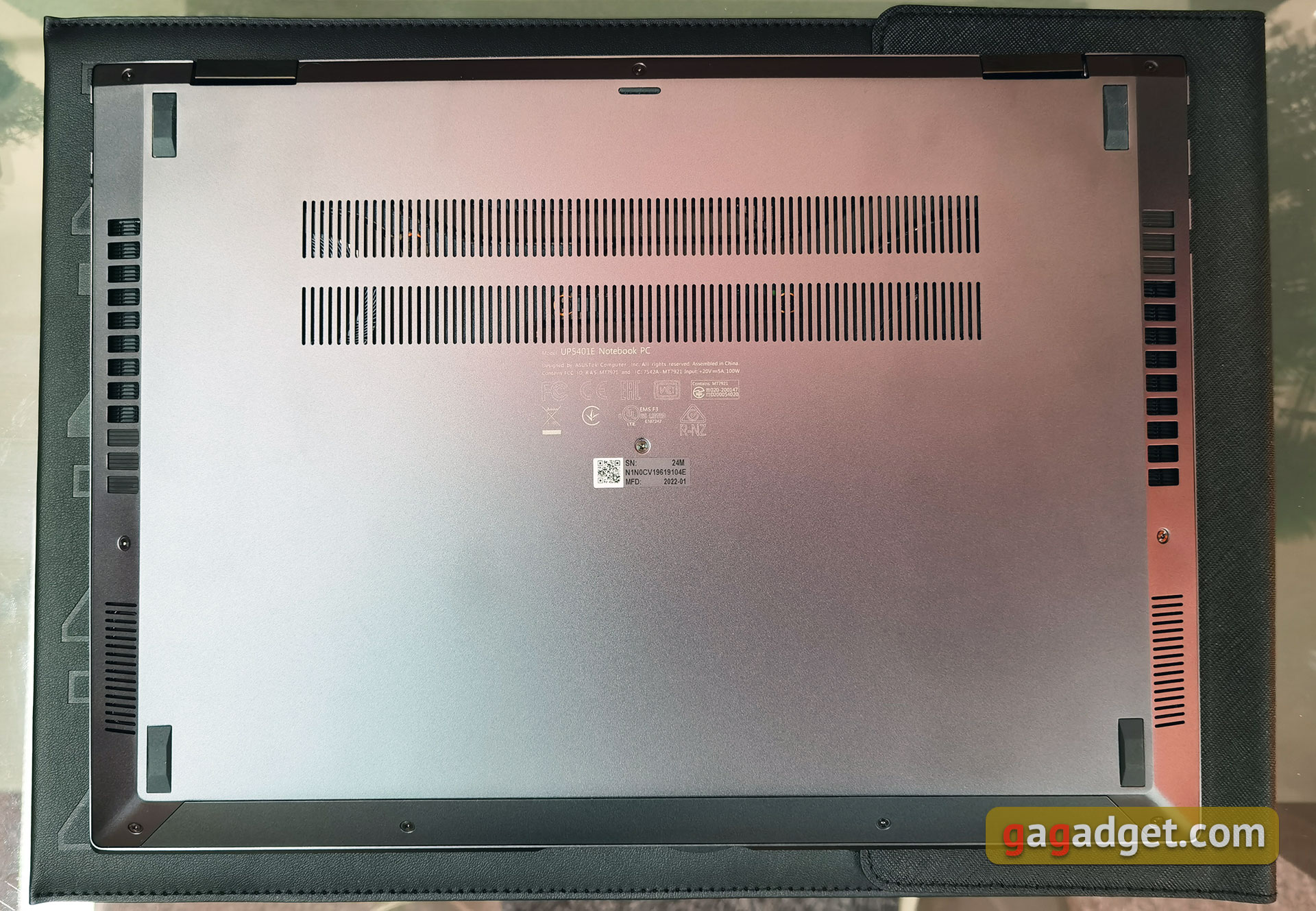 ASUS Zenbook 14 Flip OLED (UP5401E) Présentation : un Transformer Ultrabook puissant avec écran OLED-16 ASUS Zenbook 14 Flip OLED (UP5401E) Présentation : un Transformer Ultrabook puissant avec écran OLED-16