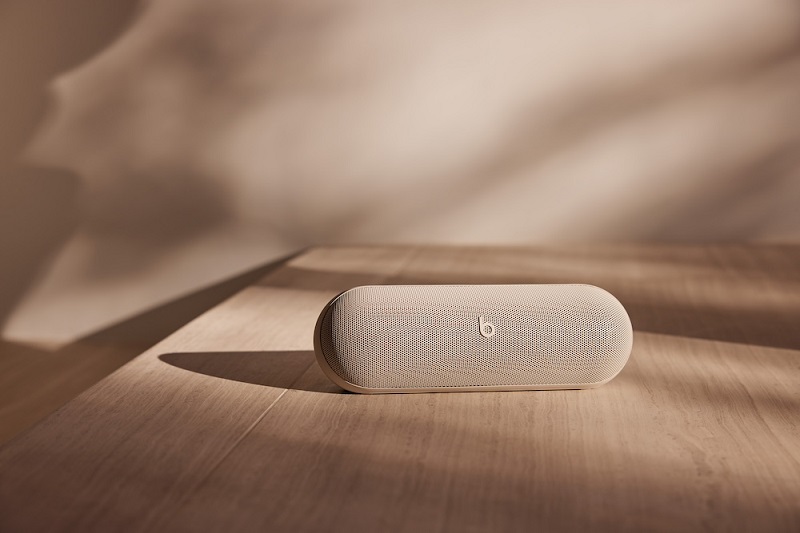 Kim Kardashian et Apple ont dévoilé le haut-parleur sans fil Beats Pill en deux nouvelles couleurs.-2 Kim Kardashian et Apple ont dévoilé le haut-parleur sans fil Beats Pill en deux nouvelles couleurs.-2