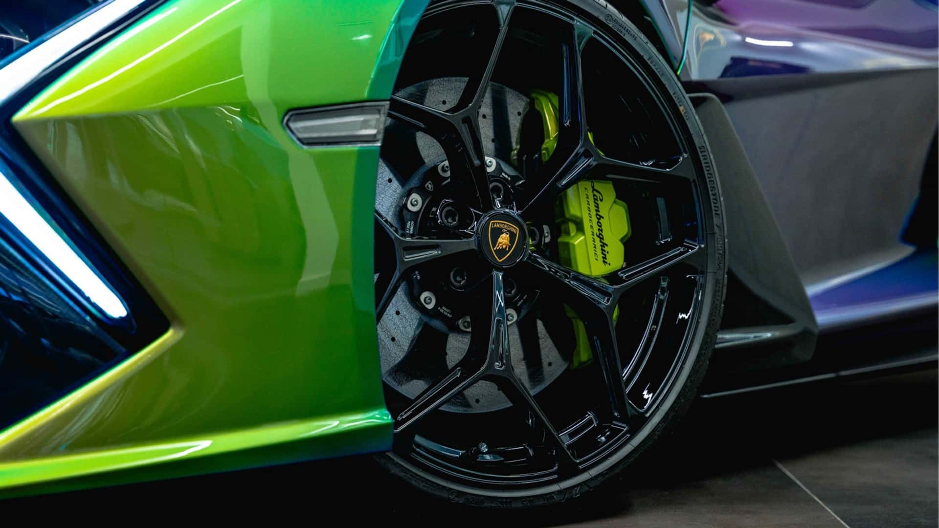 Lamborghini Revuelto avec peinture changeante Lamborghini Revuelto avec peinture changeante