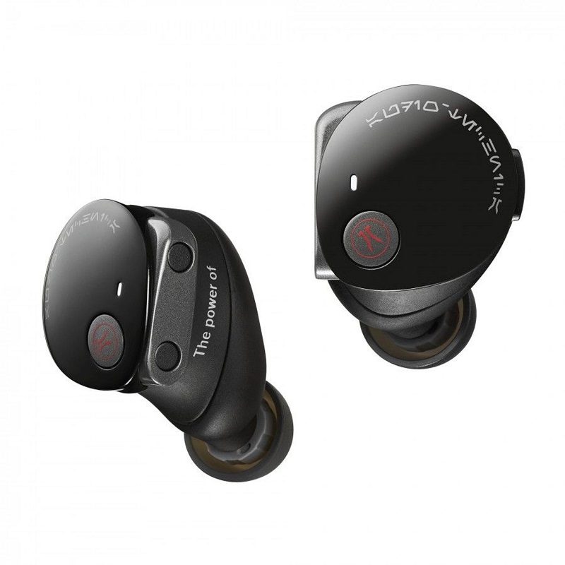 Casque "Dark Vador" de couleur noire.