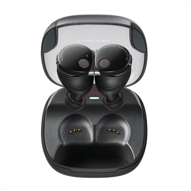 Casque "Dark Vador" de couleur noire.