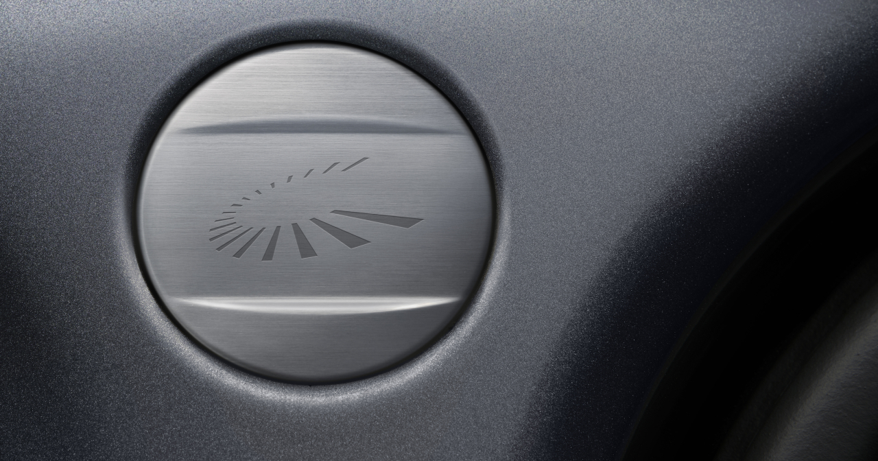 Land Rover Discovery Tempest interior, black leather and aluminium inserts