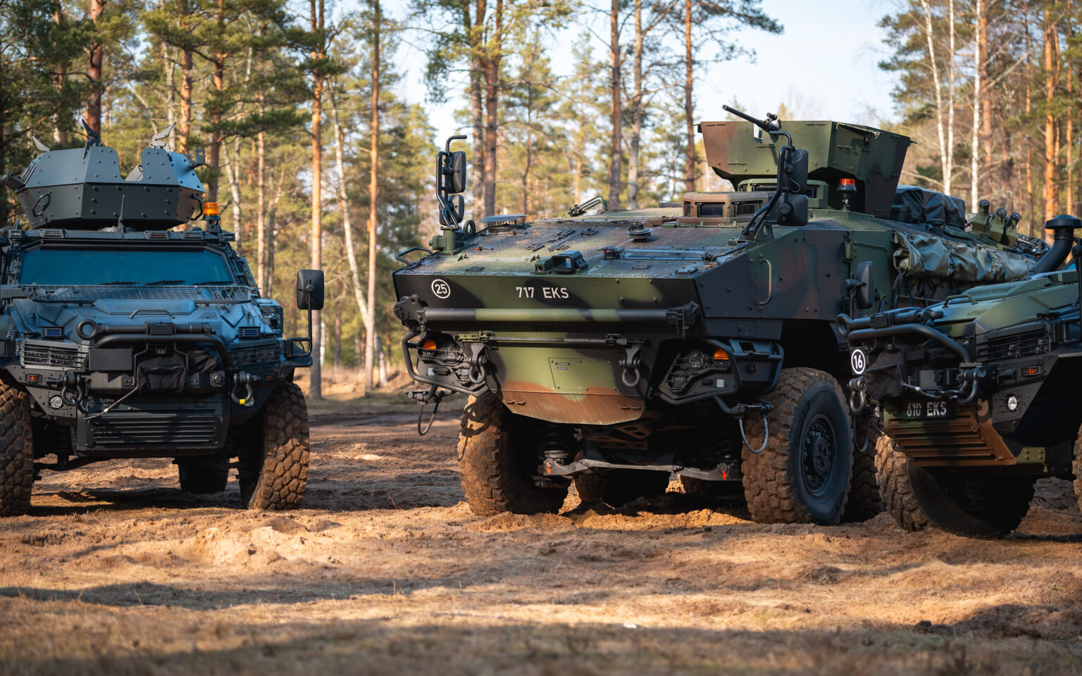 Véhicules blindés de transport de troupes Arma 6×6 et véhicules blindés NMS pour les forces de défense estoniennes Véhicules blindés de transport de troupes Arma 6×6 et véhicules blindés NMS pour les forces de défense estoniennes