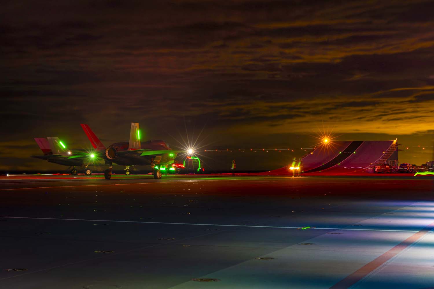 Le porte-avions HMS Queen Elizabeth, transportant des chasseurs de cinquième génération F-35 Lightning II, a mené avec succès une série de missions de frappe simulées au large des côtes norvégiennes.-2 Le porte-avions HMS Queen Elizabeth, transportant des chasseurs de cinquième génération F-35 Lightning II, a mené avec succès une série de missions de frappe simulées au large des côtes norvégiennes.-2