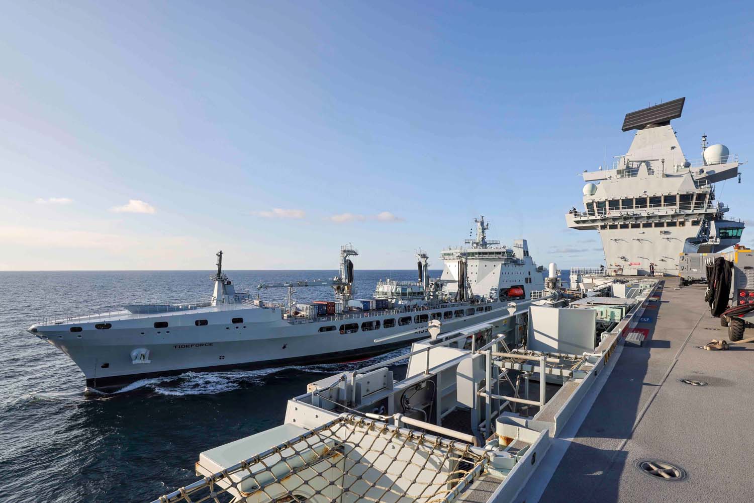 Le porte-avions HMS Queen Elizabeth, transportant des chasseurs de cinquième génération F-35 Lightning II, a mené avec succès une série de missions de frappe simulées au large des côtes norvégiennes.-3 Le porte-avions HMS Queen Elizabeth, transportant des chasseurs de cinquième génération F-35 Lightning II, a mené avec succès une série de missions de frappe simulées au large des côtes norvégiennes.-3