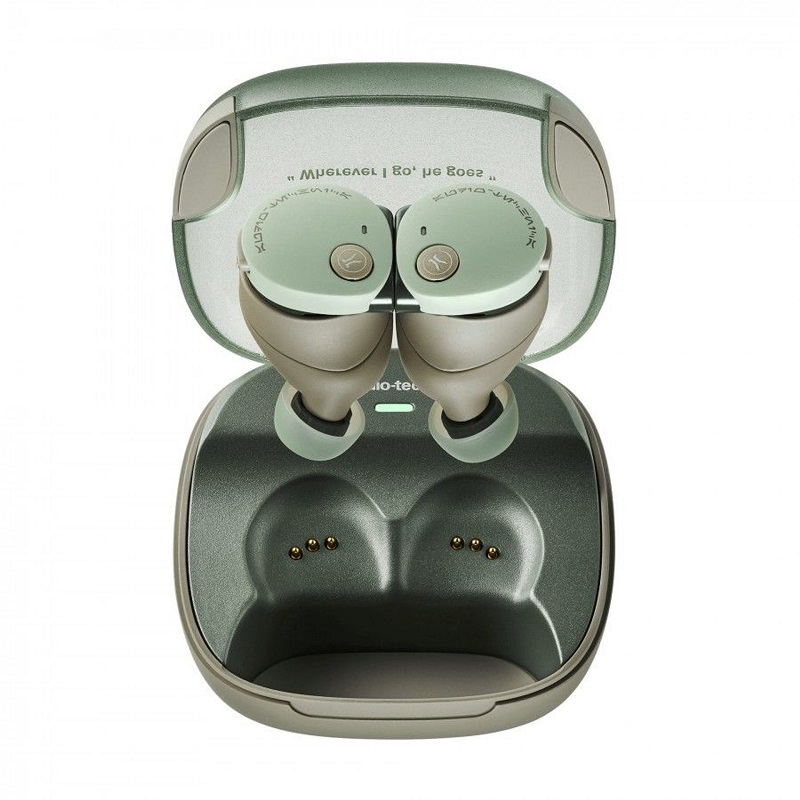 Casque "Grogou" avec une teinte verte.