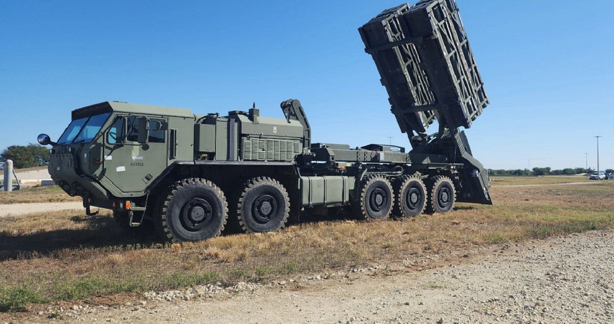 Quatre fois plus puissant que les HIMARS : l'entreprise de défense Lockheed Martin a dévoilé le prototype d'un nouveau système de fusée à lancement multiple. Quatre fois plus puissant que les HIMARS : l'entreprise de défense Lockheed Martin a dévoilé le prototype d'un nouveau système de fusée à lancement multiple.