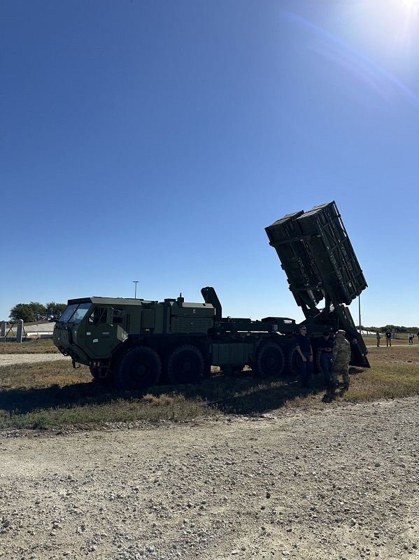 Quatre fois plus puissant que les HIMARS : l'entreprise de défense Lockheed Martin a dévoilé le prototype d'un nouveau système de fusée à lancement multiple.-3 Quatre fois plus puissant que les HIMARS : l'entreprise de défense Lockheed Martin a dévoilé le prototype d'un nouveau système de fusée à lancement multiple.-3