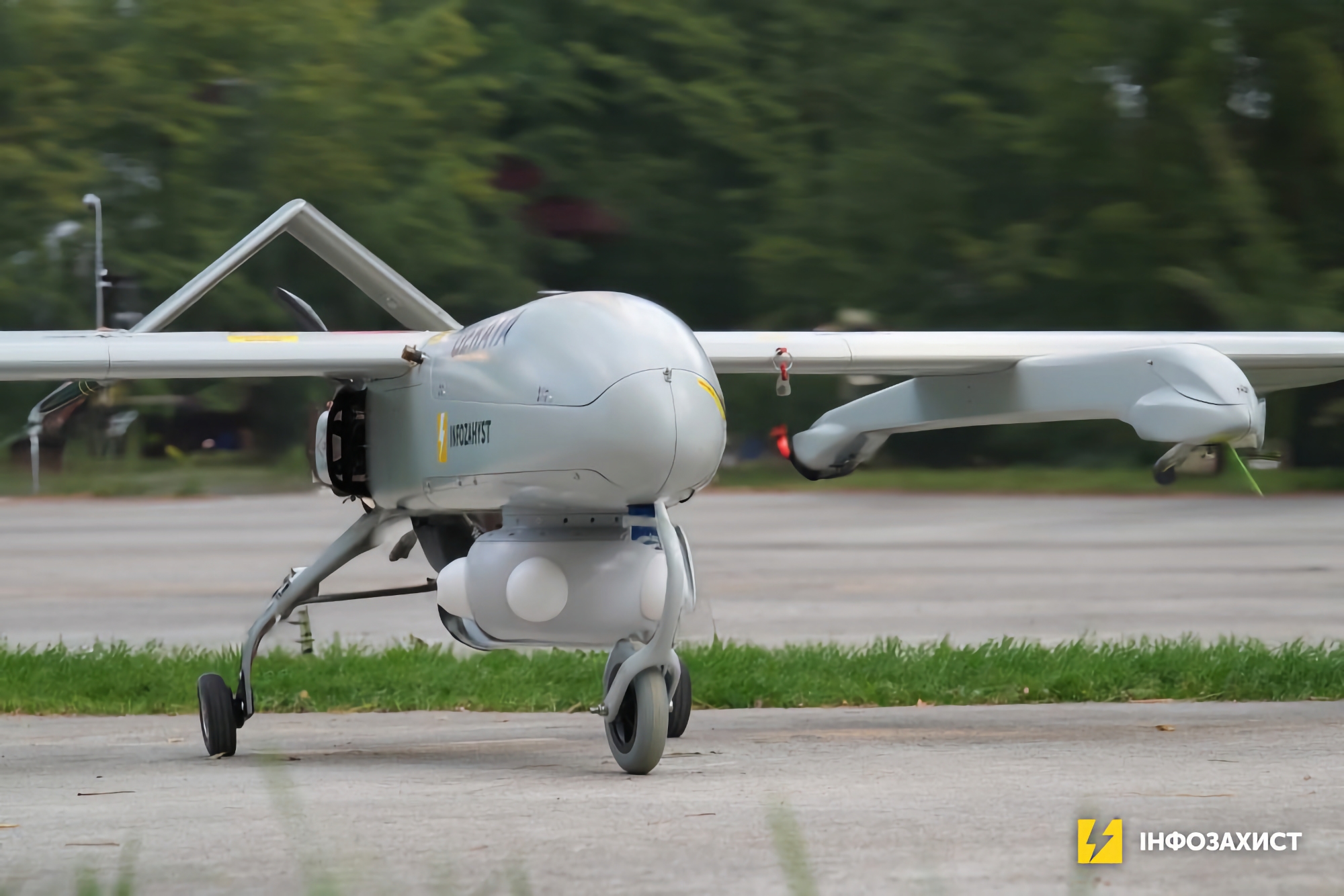 L'Ukraine commence à tester un nouveau drone de reconnaissance, le Gekata, qui pourra rester en l'air jusqu'à 12 heures et détecter des cibles à une distance allant jusqu'à 450 km. L'Ukraine commence à tester un nouveau drone de reconnaissance, le Gekata, qui pourra rester en l'air jusqu'à 12 heures et détecter des cibles à une distance allant jusqu'à 450 km.