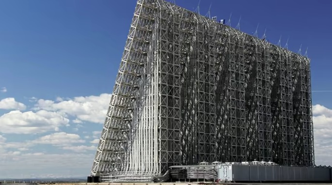 Les drones ukrainiens ont touché une station radar russe cruciale située à 1 800 kilomètres de la frontière, ce qui constitue un nouveau record de portée d'attaque.-4 Les drones ukrainiens ont touché une station radar russe cruciale située à 1 800 kilomètres de la frontière, ce qui constitue un nouveau record de portée d'attaque.-4