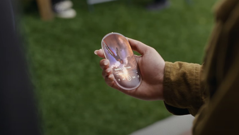 Un aperçu du futur : Sony a montré à quoi pourraient ressembler les manettes de jeu, les smartphones, les casques VR, le cinéma en 3D et la technologie des jeux dans dix ans.-3