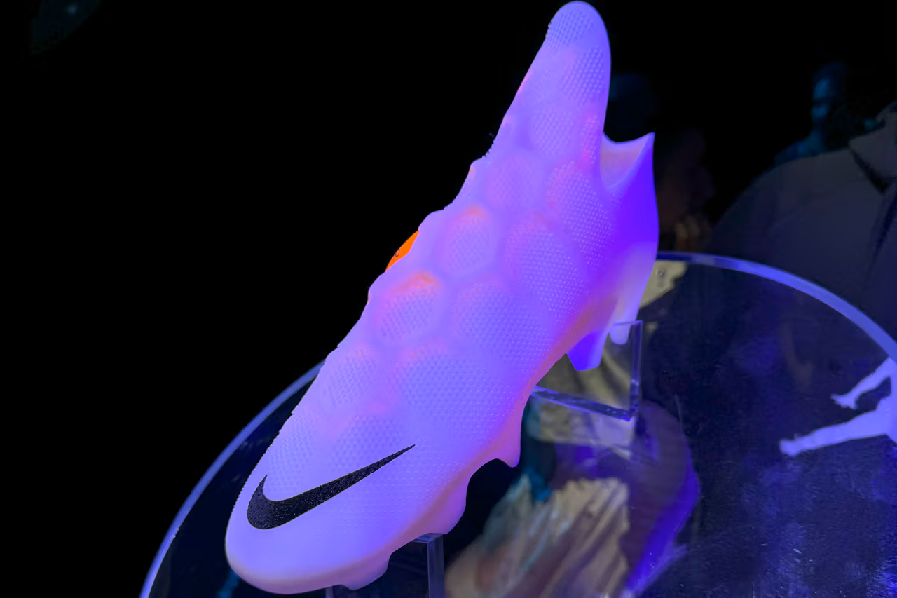 Nike a utilisé l'IA pour développer une collection d'entraîneurs A.I.R. pour les athlètes professionnels avant les Jeux olympiques de Paris.-8