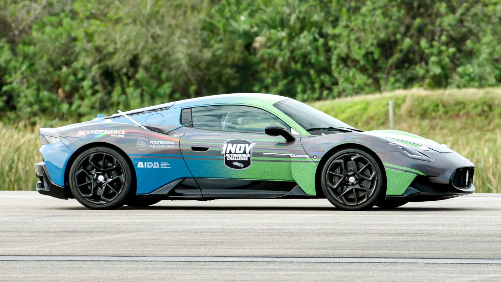 Maserati MC20 en piste