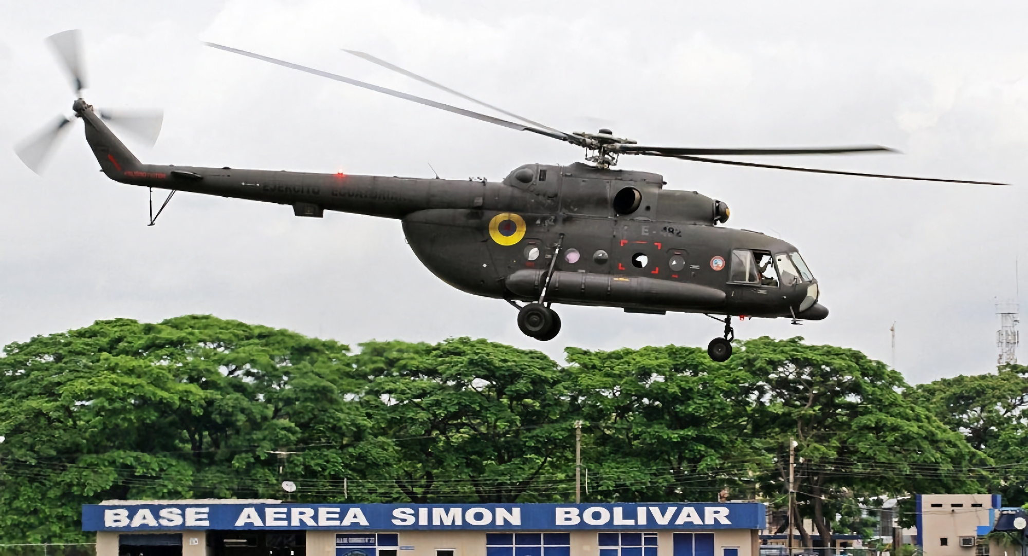 Source : L'Équateur va transférer des hélicoptères Mi-17 à l'Ukraine et recevra en retour des hélicoptères UH-60 Black Hawk des États-Unis. Source : L'Équateur va transférer des hélicoptères Mi-17 à l'Ukraine et recevra en retour des hélicoptères UH-60 Black Hawk des États-Unis.