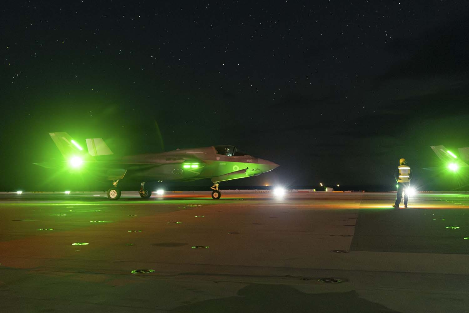 Le porte-avions HMS Queen Elizabeth, transportant des chasseurs de cinquième génération F-35 Lightning II, a mené avec succès une série de missions de frappe simulées au large des côtes norvégiennes.-8 Le porte-avions HMS Queen Elizabeth, transportant des chasseurs de cinquième génération F-35 Lightning II, a mené avec succès une série de missions de frappe simulées au large des côtes norvégiennes.-8