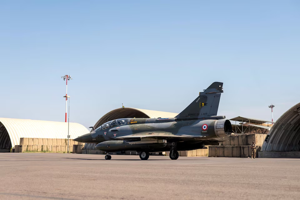 Un avion de combat français s'apprête à quitter le Tchad