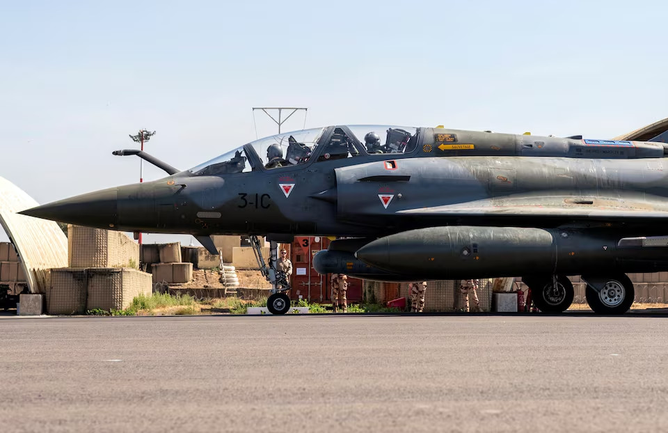 Un avion de combat français s'apprête à quitter le Tchad