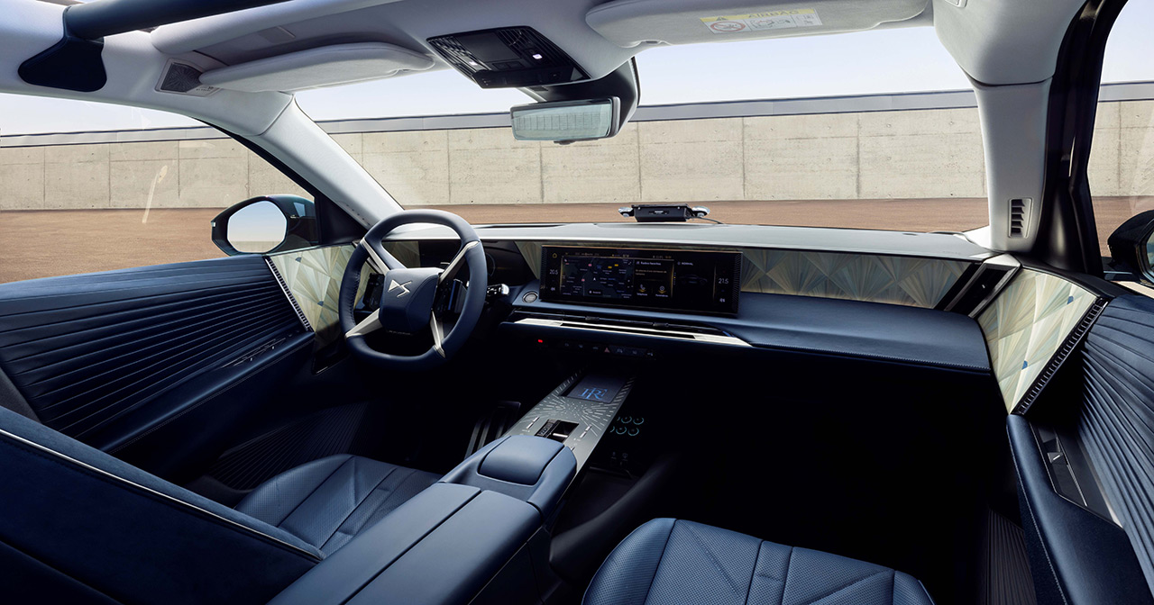 Intérieur de la voiture présidentielle DS N°8 Précidentiel Intérieur de la voiture présidentielle DS N°8 Précidentiel